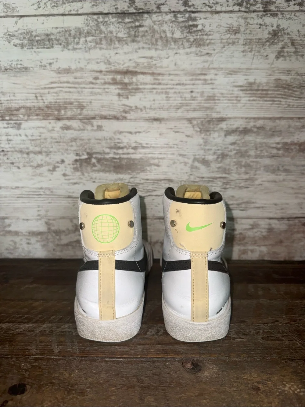 Nike White Black Green High-Top Sneakers: size 8.5